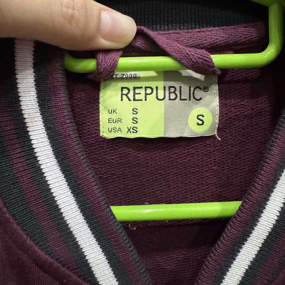 Jacket (Category: Coats, Jackets and Outerwear) located in Singapore. Submitted by clearingdecluttering (Listing ID 1423232680, Image 4). Description: > please look at the sizing in the picture > wore like 2 times only .