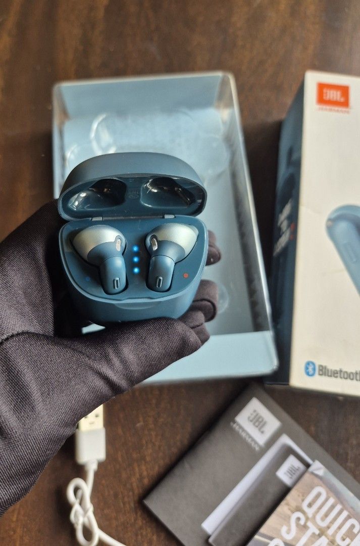 JBL Tune 220TWS True Wireless Earbuds (Category: Earphones) located in Antipolo. Submitted by mfbien_ownpreloved (Listing ID 1423098829, Image 2). Description: - JBL Tune 220TWS earbuds blue color - JBL pure bass sound - universal fit - True wireless design - Includes charging case, USB charging cable, and quick start guide - Features Bluetooth connectivity As is where is; please refer to manual for operating instructions; price negotiable.