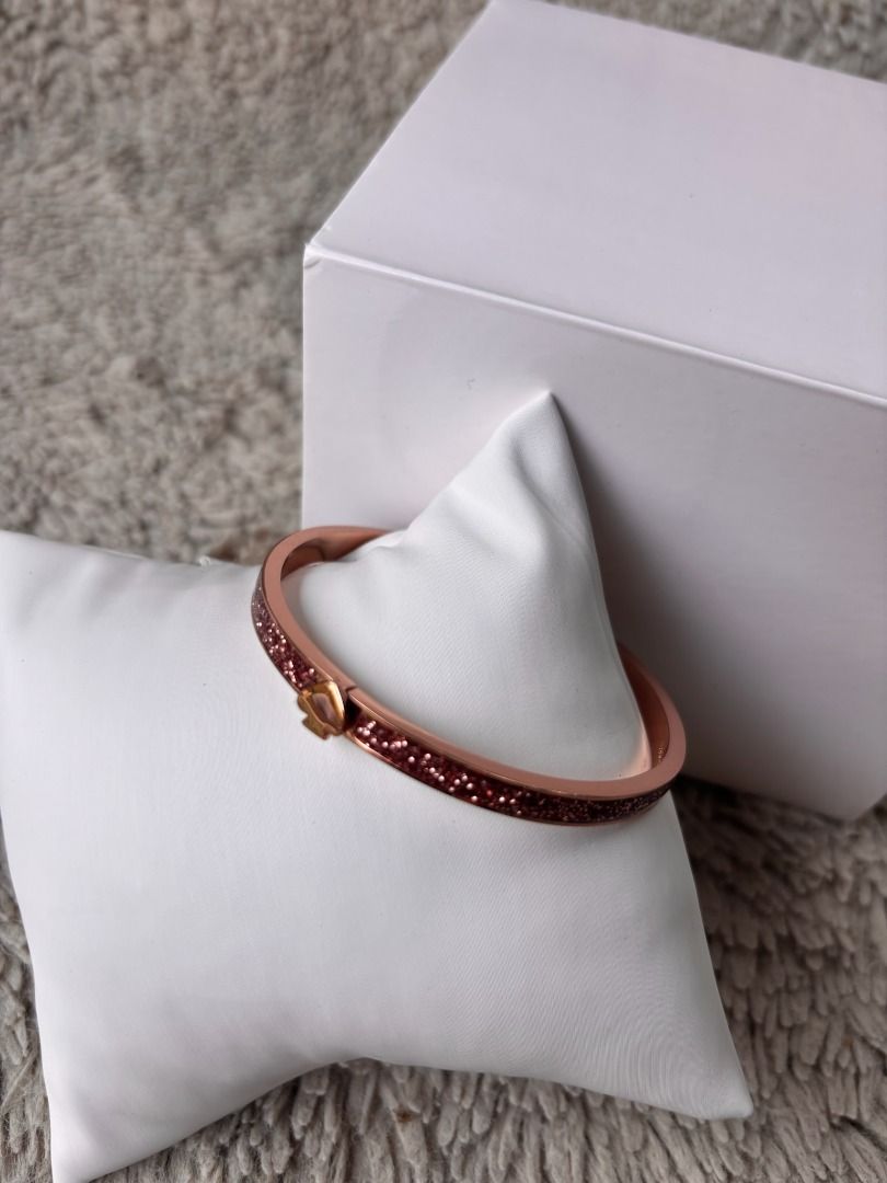 Authentic Kate Spade Rose Gold Bangle Bracelet (Category: Bracelets) located in Caloocan City. Submitted by ginger-feet (Listing ID 1423200864, Image 1). Description: KATE SPADE Heritage Spade Thin Enamel Glitter Bracelet/Bangle Pink Diameter: 17.5cm Pre-loved No box, no card Bought in Japan #preloved #bracelet #bangle #katespade #rosegoldbangle #rosegoldbracelet #prelovedJapan #rosegold.