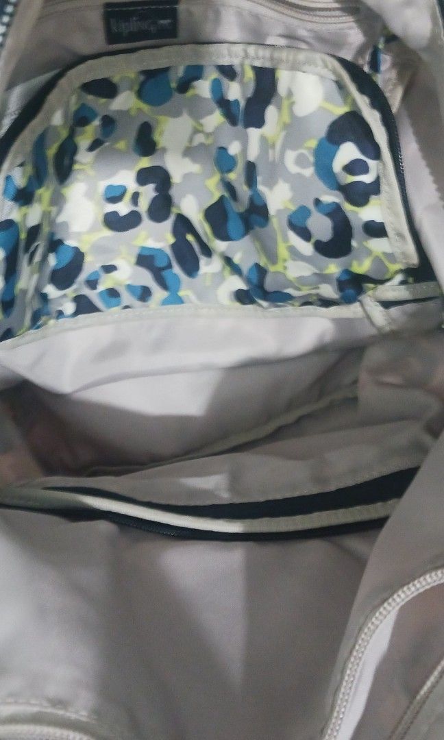 Kipling Backpack （分類：背囊）位於 Hong Kong。 由 englishtutorial 提交（商品編號 1423161389，圖片 4）。簡介： Authentic, bought in the u.s., only used twice 美國買,絕對正貨。