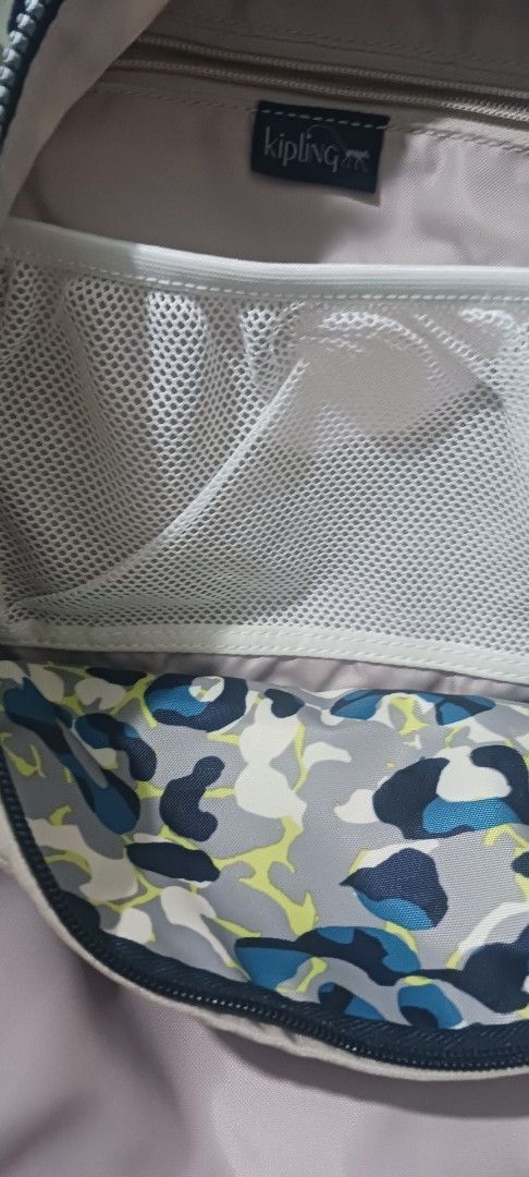 Kipling Backpack （分類：背囊）位於 Hong Kong。 由 englishtutorial 提交（商品編號 1423161389，圖片 2）。簡介： Authentic, bought in the u.s., only used twice 美國買,絕對正貨。