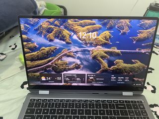 Laptop494858935426754560