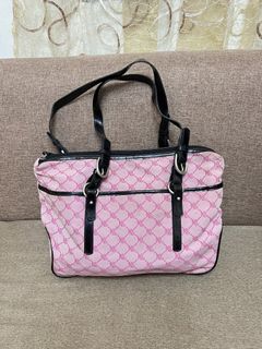 (Category: ) located in . Submitted by preloved.by.ashley (Listing ID 1423220370, Image 1). Description: .