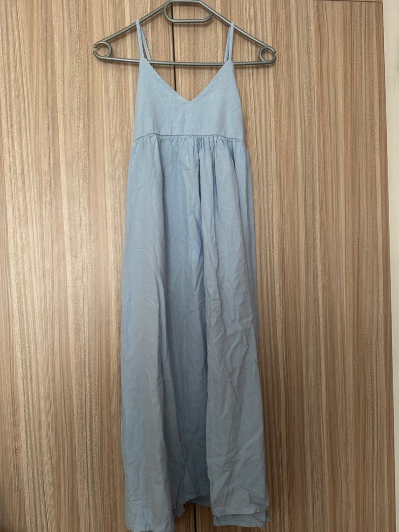 Light Blue Midi Dress to fit S (Category: Dresses) located in Las Pinas. Submitted by archrt (Listing ID 1423258021, Image 1). Description: Shipping via j&t Gcash, bpi or bdo.