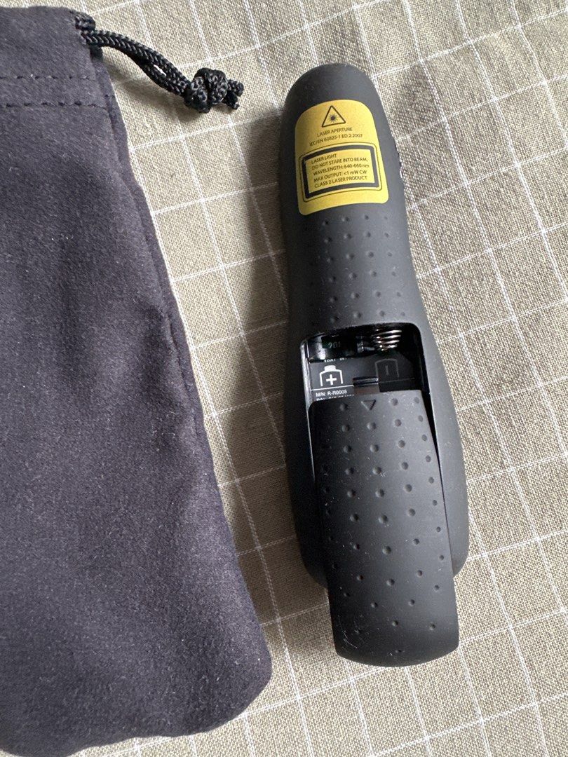 Logitech R400 Presentation Remote with Case465403096649574401