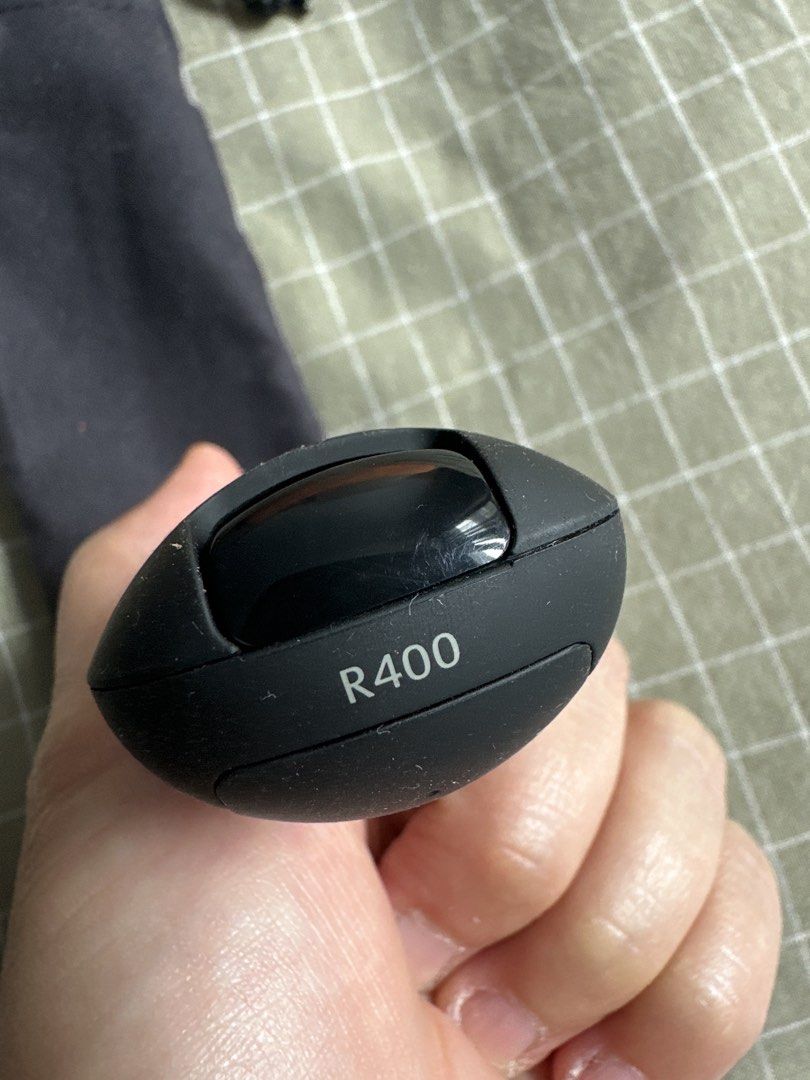 Logitech R400 Presentation Remote with Case465403096649574402