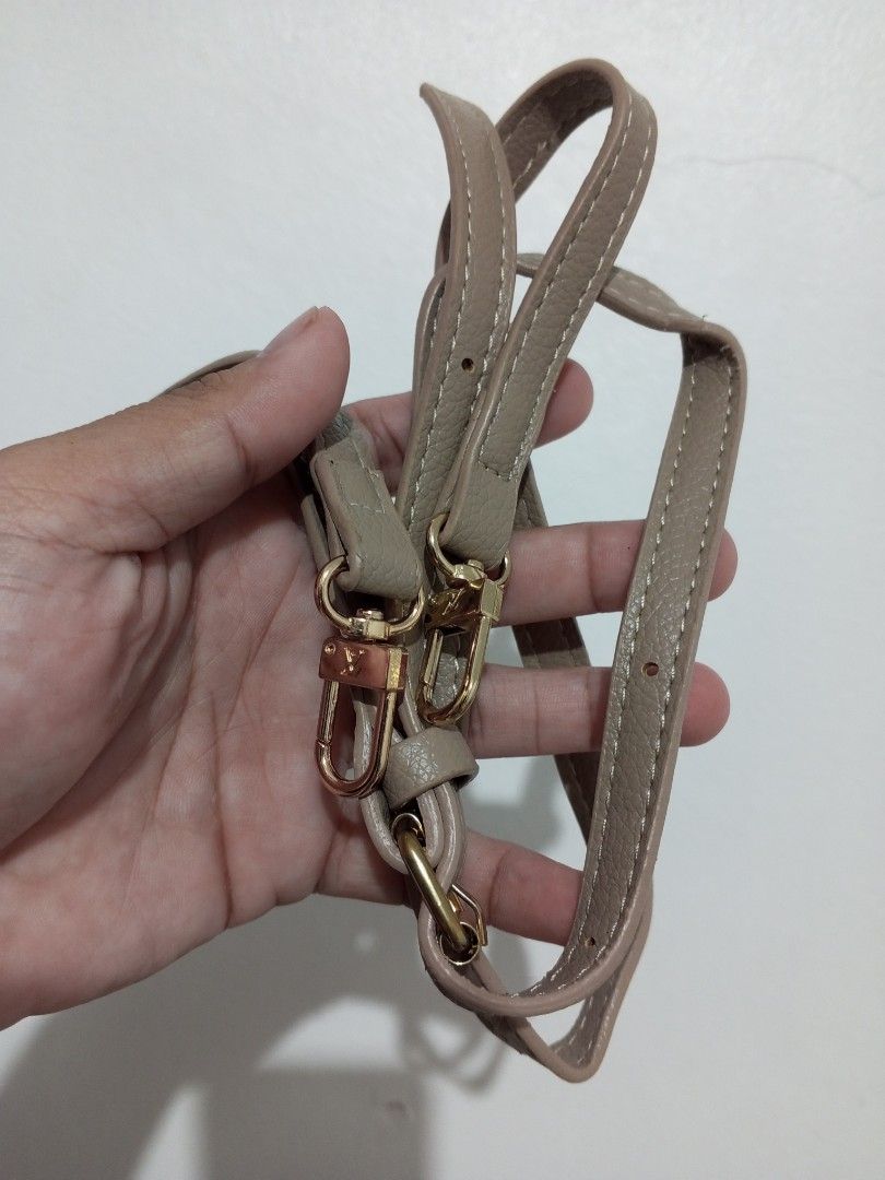 Louis Vuitton on the go (Category: Luxury Bags & Wallets) located in Tacloban City. Submitted by nikkoduavis171765007 (Listing ID 1423236242, Image 2). Description: Louis Vuitton on the go hand/sling bag excellent condition 1500 .