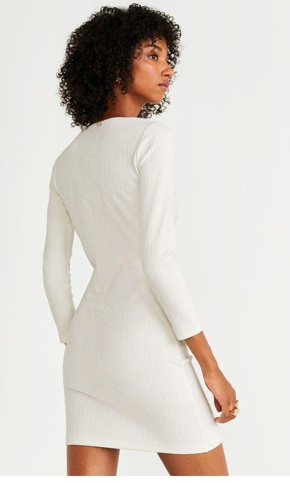 Mango White Ribbed Dress (Category: Dresses) located in Cabanatuan. Submitted by miss.maia (Listing ID 1423209993, Image 2). Description: - Mango white dress - Flattering V-neck - Long sleeves - Ribbed texture - Bodycon fit - Perfect for special occasions - Chic and versatile design.