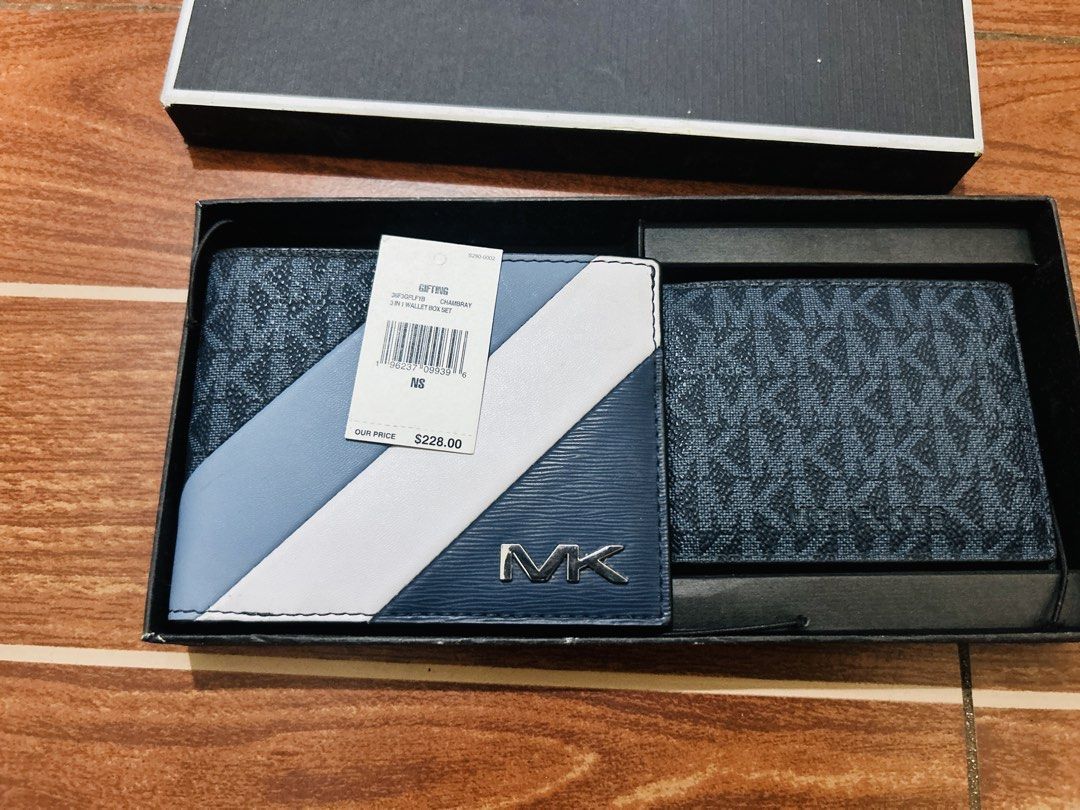 Micheal kors wallet for men (Category: Luxury Bags & Wallets) located in Davao. Submitted by japanamerican (Listing ID 1423209087, Image 2). Description: Wallet bifold with cardholder Reason for selling Meron pa ako. Mga natambak wallet Selling for low price para ma sold agad Nasa pic ang orig price.