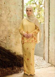 (Category: ) located in . Submitted by dolce_wardrobe (Listing ID 1423161997, Image 1). Description: .