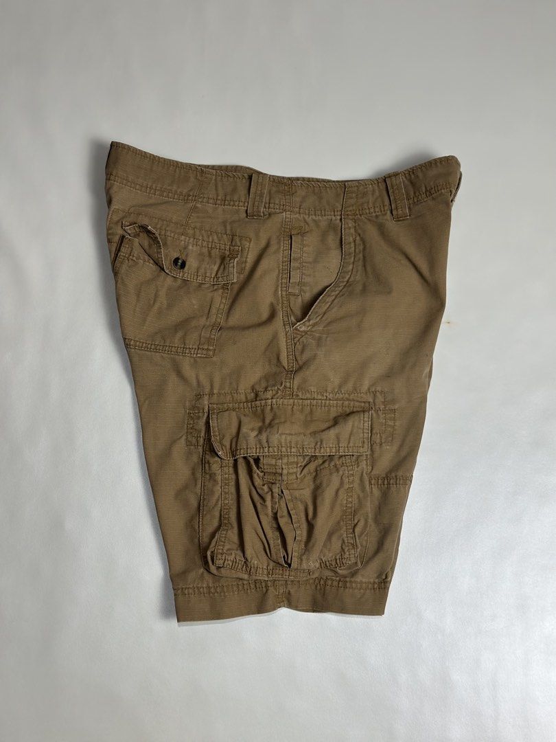 Mossimo Supply Co. Cargo Shorts (Category: Shorts) located in Daet. Submitted by thrifthings2018 (Listing ID 1423174393, Image 2). Description: - Mossimo Supply Co. cargo shorts - Color: Brown - Waist: 34 (fits up to 36) - Length: 21 inches - Thigh opening: 12 inches - Features multiple pockets - Ready to wear.