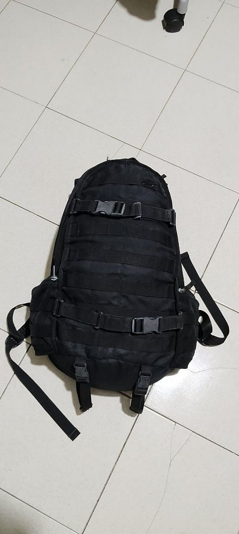 Nike SB Backpack Black (Category: Backpacks) located in Las Pinas. Submitted by reyreyforo80065 (Listing ID 1423134022, Image 1). Description: - Black Nike SB backpack - Main compartment with mesh pocket - Smaller front pocket - Adjustable shoulder straps - Top handle - Nike SB logo visible - Durable material.