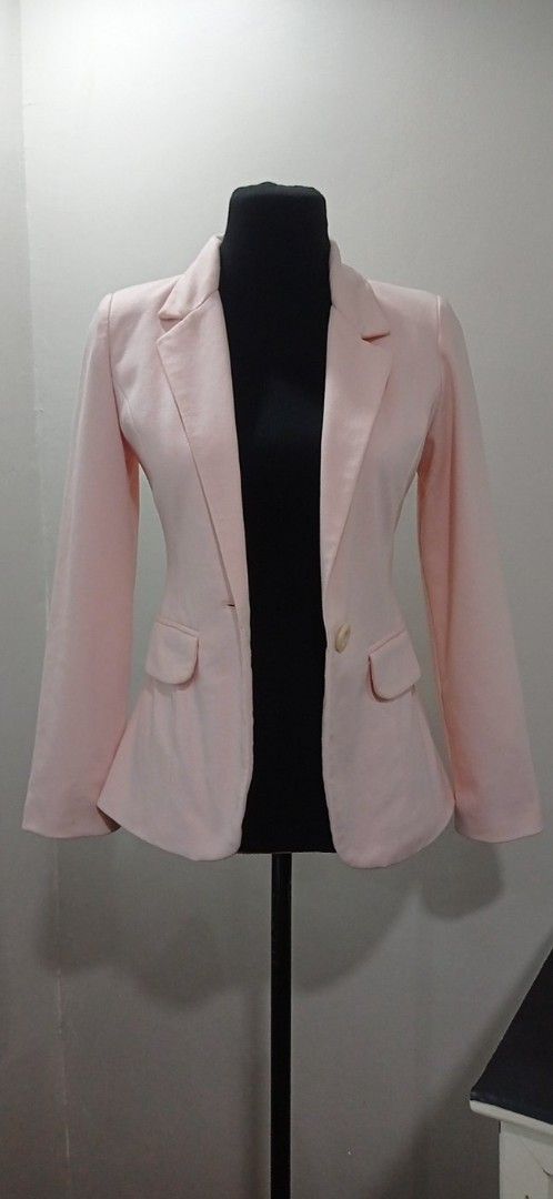 Peach Blazer (Category: Coats, Jackets and Outerwear) located in Laoac. Submitted by relove_ph (Listing ID 1423198992, Image 1). Description: - Light peach blazer - Single button closure - Two front pockets - Long sleeves - Tailored fit - Smooth fabric.