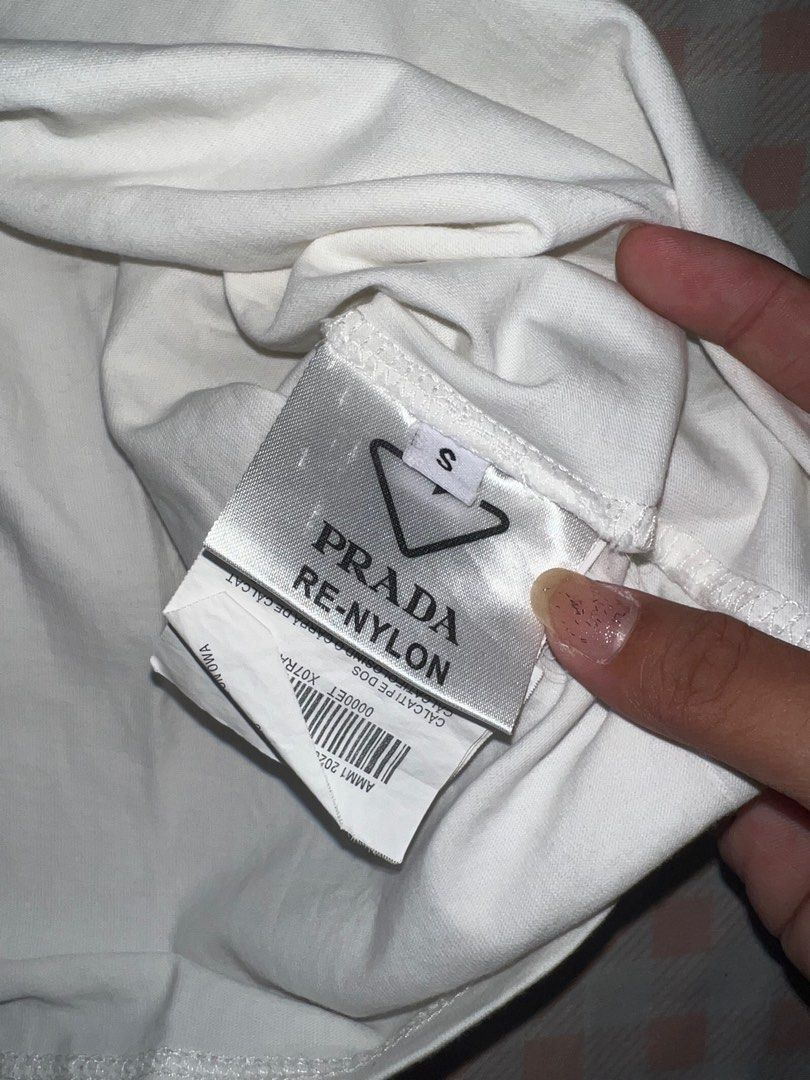 Prada Shirt Valentine Special Edition (Category: Luxury Apparel) located in Tarlac. Submitted by riki_b (Listing ID 1423239345, Image 2). Description: Prada Ivory Red Hearts Valentine Special Edition ↳ ₱ 1,350+ sf (nego) Small on tag Length: 22.5 Width: 17 Overall Condition: 9/10 see photo, what you see is what you get DM ME FOR NEGOTIATIONS & INQUIRIES.