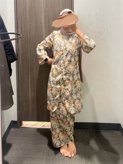 (Category: ) located in . Submitted by thriftmint (Listing ID 1423126740, Image 1). Description: .