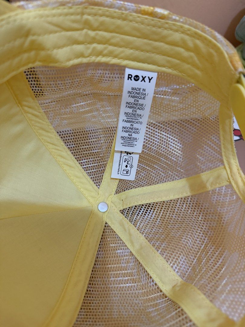 Roxy Cap (Original) (Category: Hats & Beanies) located in Tagaytay City. Submitted by leylamm (Listing ID 1423120098, Image 2). Description: Guaranteed authentic. Used once..