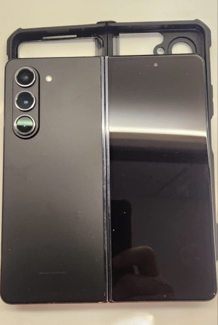 Samsung Z Fold 5 512gb (Category: Samsung) located in Quezon City. Submitted by yansonjireh (Listing ID 1423198339, Image 1). Description: Samsung Z Fold 5 512GB 12GB RAM Dual Sim Smart locked NTC Approved 95% Smooth 5% Signs of usage Dings maliit lng Super Presentable No issue All working Flagship Snapdragon 8 Gen 2 Flagship Triple 50MP camera OIS PDAF 8K Video and 4K at 60FPS UFS 4.0 12GB RAM 2 in 1 Amoled Screens Foldeable No box No charger 30