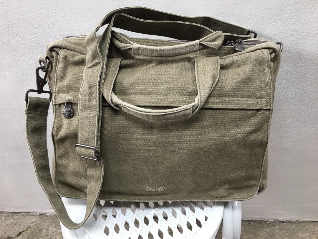 Sativa Hemp Large Laptop/Messenger Bag (Category: Laptop Bags & Sleeves) located in Calamba. Submitted by marjoh29436 (Listing ID 1423216911, Image 1). Description: It is made of sustainable cotton blend, the bag can be slung over your shoulder using the adjustable strap, carried like a briefcase using the handy carrying handle or even better when traveling you can slot the bag over your luggage handles for security and practicality on the move. 