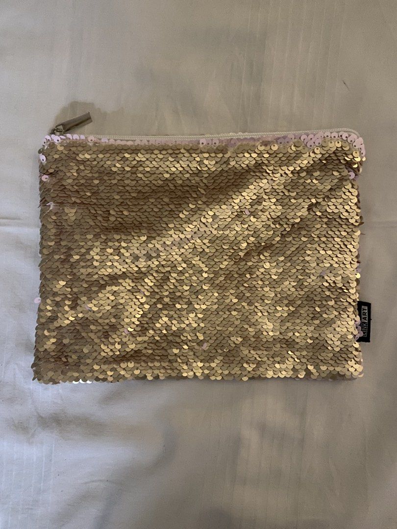 Sequin Pouch (Category: Purses & Pouches) located in Kuala Lumpur. Submitted by ladybug_chick (Listing ID 1423218500, Image 1). Description: .