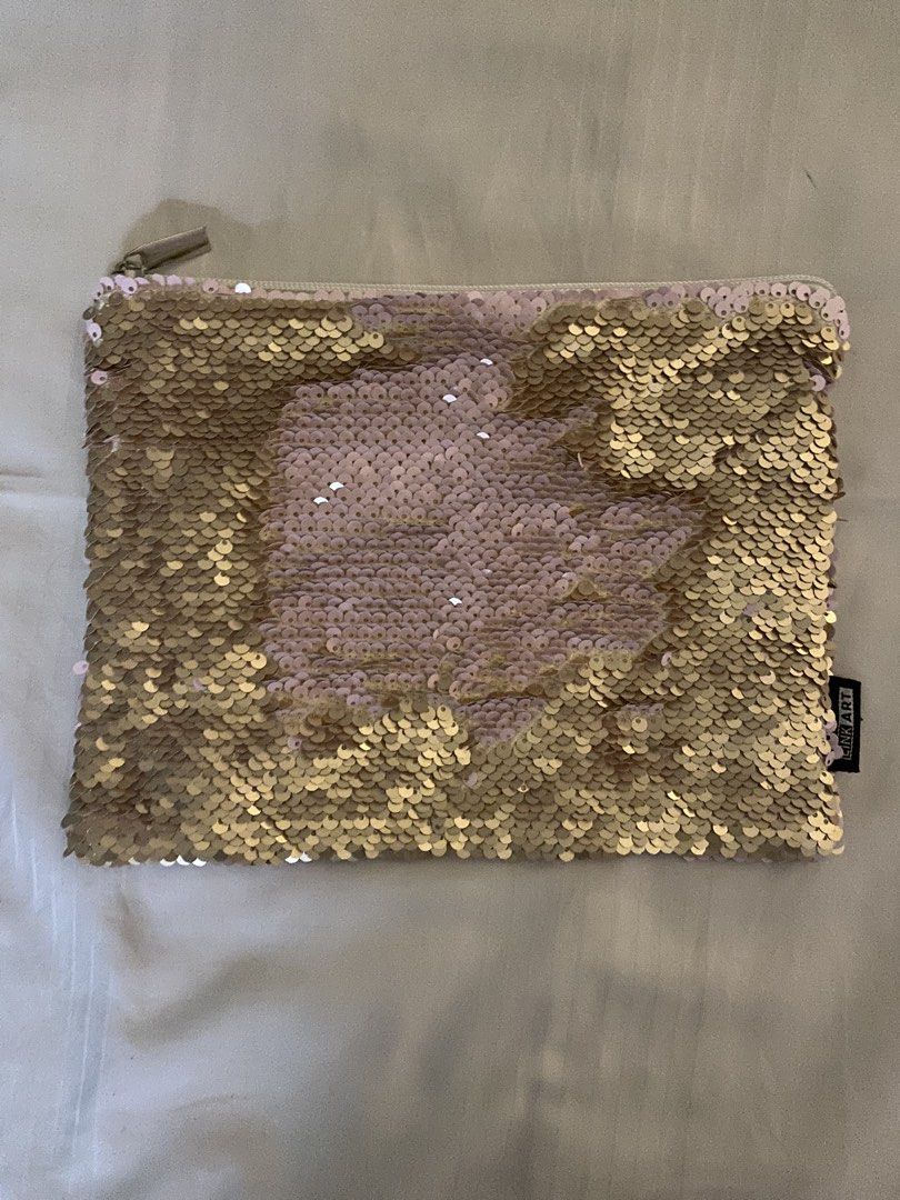 Sequin Pouch (Category: Purses & Pouches) located in Kuala Lumpur. Submitted by ladybug_chick (Listing ID 1423218500, Image 2). Description: .