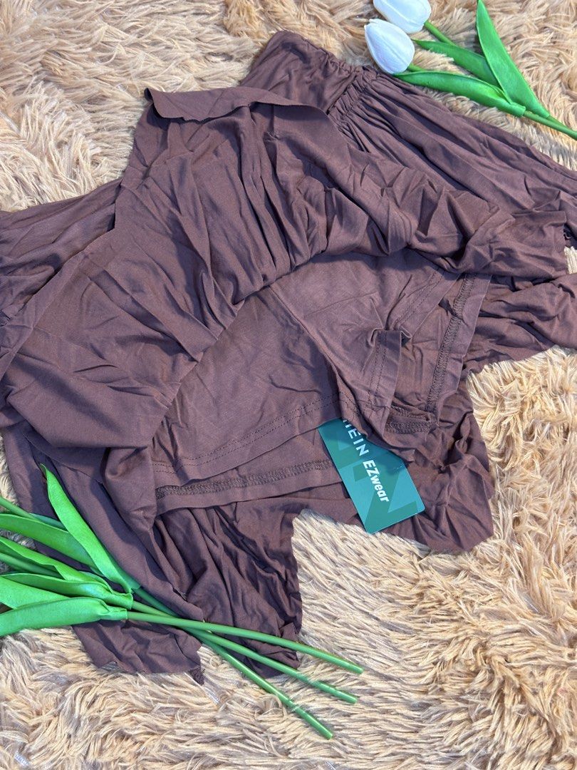 SHEIN Y2K Brown Ruffle Skirt (Category: Skirts) located in Lopez. Submitted by rm_findscollection (Listing ID 1423238300, Image 3). Description: Product Details: • Brand: SHEIN (EZ WEAR) • Size: SMALL • Waist: 26 inches • Condition: Excellent, brand new!.