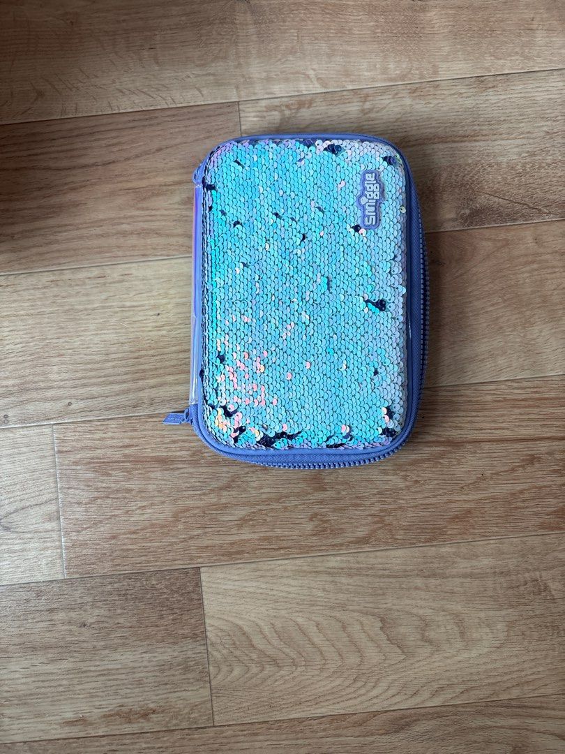 Smiggle Sequin Pencil Case (Category: Stationery & School Supplies) located in Singapore. Submitted by bluebell11_468 (Listing ID 1423156716, Image 2). Description: Sequin Smiggle pencil case Only zip area got slight stain.