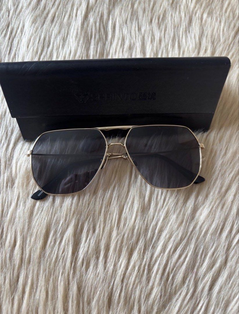 SPRINTO UNISEX SUNGLASSES (Category: Sunglasses & Eyewear) located in Mandaluyong City. Submitted by rachel.cadiz (Listing ID 1423166153, Image 1). Description: Very nice in actual Unisex Bought in Sm mega with receipt P2495 Selling low P749 In excellent condi; used only once No flaws.