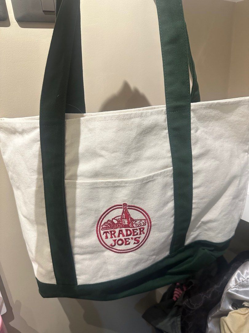 Trader Joe Tote Bag (green) (Category: Tote Bags) located in San Pablo. Submitted by ther____ (Listing ID 1423206446, Image 2). Description: brand new w tag.