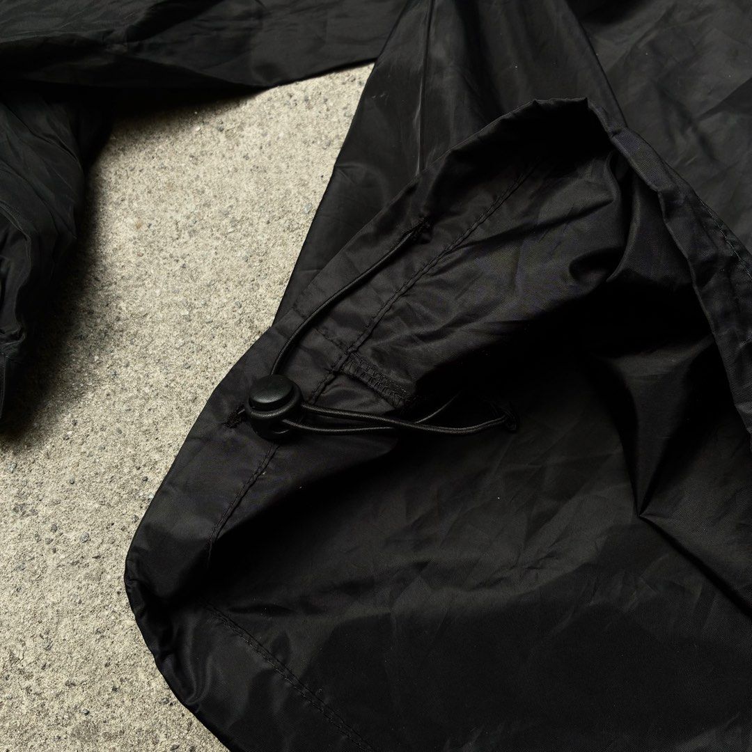 Umbro Black Pullover Jacket (Category: Activewear) located in Cavite. Submitted by threadscollective (Listing ID 1423142443, Image 3). Description: - Umbro black pullover jacket - White trim on collar and chest accent - Umbro logo on chest - Long sleeves - Drawstring at bottom - Brand new with original tag Umbro Jersey Longsleeve w- 21 l- 28 .