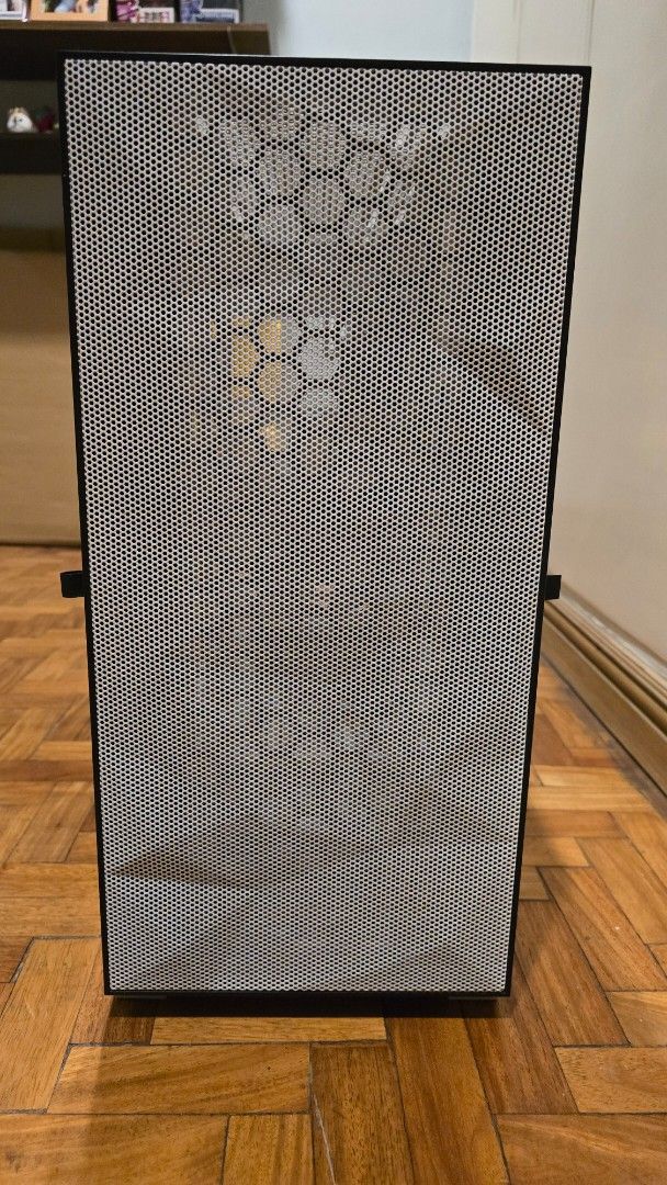 VE Computer Case (Category: Desktops) located in Pasig City. Submitted by johnflan (Listing ID 1423141539, Image 2). Description: White computer case with a mesh top panel and a tempered glass side panel. Features front panel I/O ports including USB and audio jacks. The rear panel has space for a motherboard, expansion cards, and a power supply. Includes a pre-installed motherboard and graphics card..