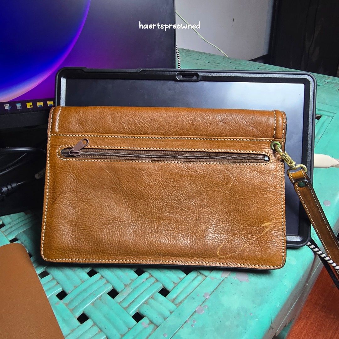 Vintage Bally Brown Leather Clutch (Category: Luxury Bags & Wallets) located in Angeles City. Submitted by haertspreowned (Listing ID 1423234653, Image 2). Description: Authentic Bally leather wallet in brown. Features clasp closure, zippered back, multiple compartments, and wrist strap. Bally logo included. Please chat me for more photos. Open for layaway terms. .