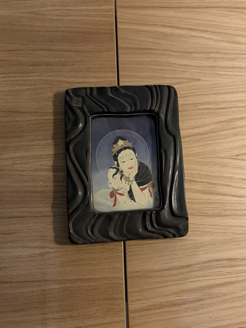Vintage Decorative Picture Frame (Category: Frames & Pictures) located in Manila. Submitted by arelsnts (Listing ID 1423168274, Image 2). Description: - Decorative picture frame - Features a unique, wave-like design - Dark-colored frame - Meetup available at SM North EDSA Transport Terminal, Quezon City Negotiable, just shoot me a message!.