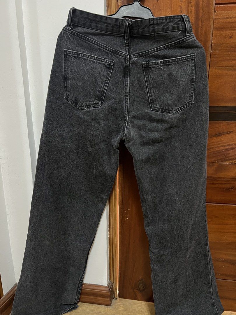 Zara Black Denim Jeans (Category: Jeans) located in Quezon City. Submitted by cheap.ukay (Listing ID 1423090980, Image 2). Description: - Zara black denim jeans - Button closure with Zara logo - Straight leg fit - Size: EUR 36, USA 4, MEX 26 - Waist: Approximately 32 inches - Inseam: Approximately 40 inches - Made in Turkey Location novaliches Qc, buyer to shoulder shipping.