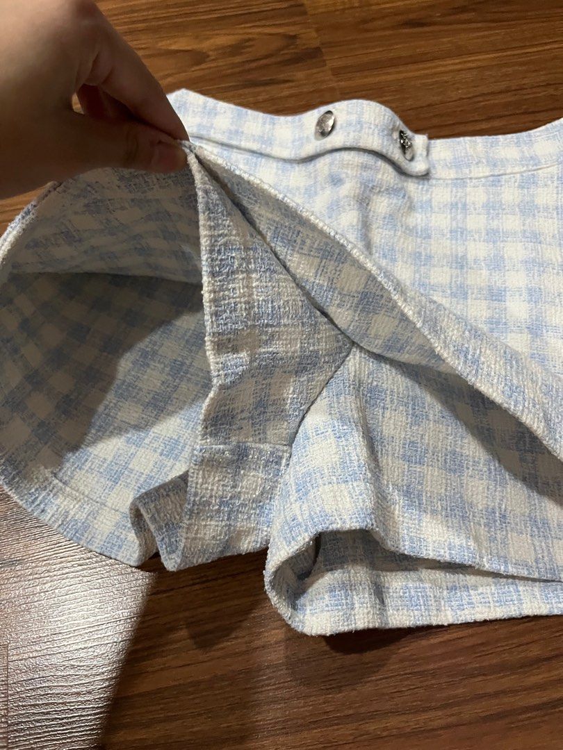 Zara Blue Tweed Shorts - Size M (Category: Shorts) located in Angeles City. Submitted by luvmazzystar (Listing ID 1423238667, Image 3). Description: •used once • no flaws .