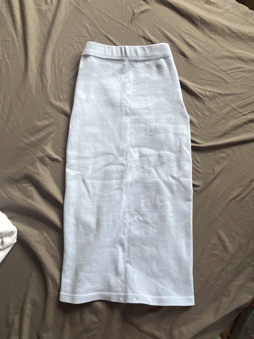 ZARA Light Blue Bodycon Skirt (Category: Skirts) located in Manila. Submitted by declutbyal (Listing ID 1423128369, Image 1). Description: - Light blue bodycon skirt - Made of stretchy material - Simple, classic design - Fitted silhouette - Versatile piece for various outfits.