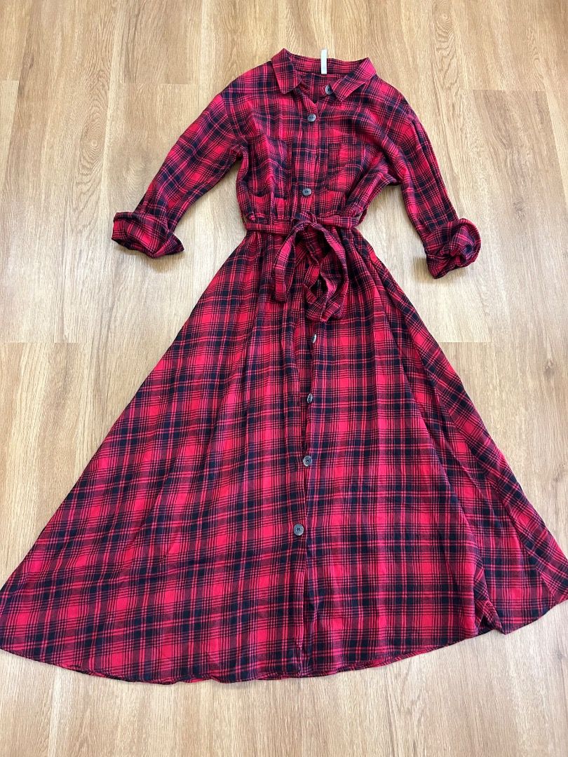 Zara longsleeve dress (Category: Dresses) located in Taguig. Submitted by discountedpcs (Listing ID 1423083053, Image 1). Description: Bust-34A Waist-25 inches.