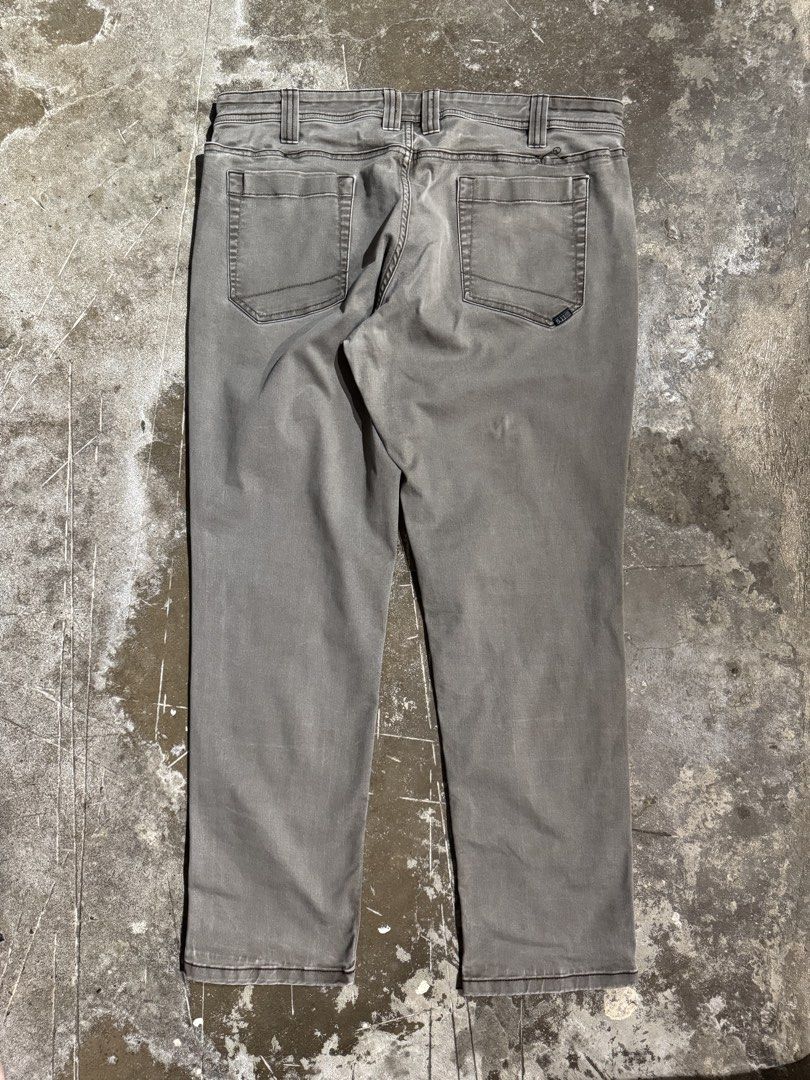5.11 Tactical Grey Washed Pants (Category: Jeans) located in Cavite. Submitted by dracokidstuff (Listing ID 1423271220, Image 2). Description: - 5.11 Tactical Jeans 5.11 Tactical Grey Washed Pants Size: 36x30 Dimes: W36 L38 LO7.5 Very good condition Issue scratches at knee 999 plus sf - Classic five-pocket design - Straight leg fit - Sturdy fabric - Unique patterned interior lining - Size: US 6 x 30, FR 44, DE 52 - Made in Bangladesh.