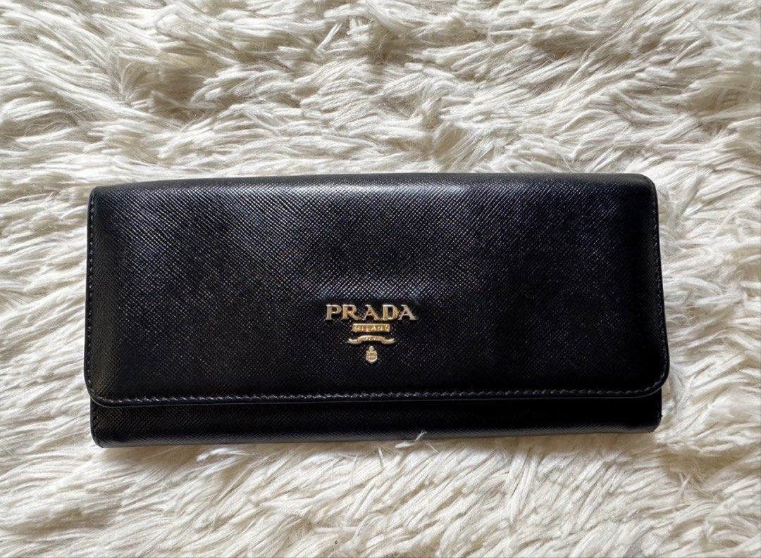 💯% AUTHENTIC Prada Saffiano Leather Wallet (Category: Luxury Bags & Wallets) located in Cainta. Submitted by Micks81StorePH (Listing ID 1423399855, Image 1). Description: I bought it in Japan.🇯🇵.