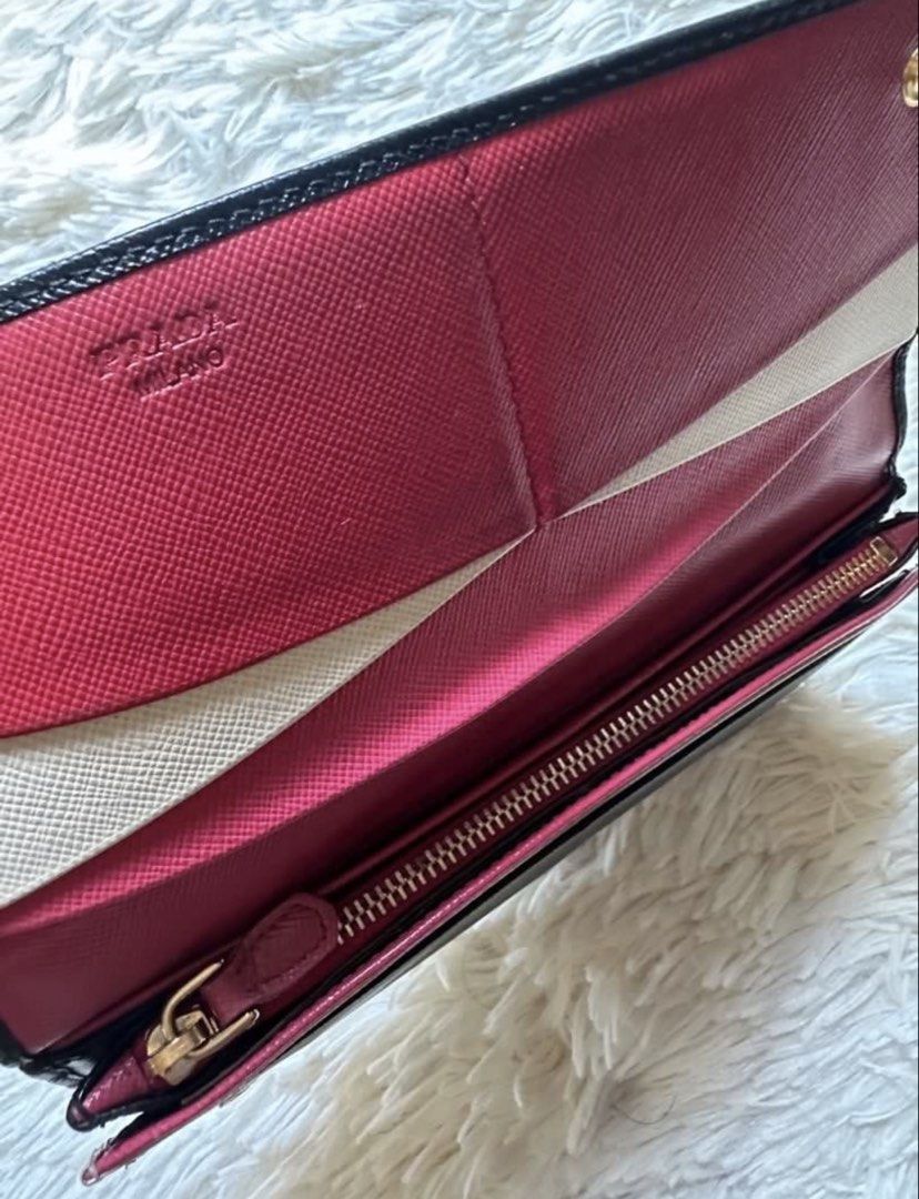 💯% AUTHENTIC Prada Saffiano Leather Wallet (Category: Luxury Bags & Wallets) located in Cainta. Submitted by Micks81StorePH (Listing ID 1423399855, Image 3). Description: I bought it in Japan.🇯🇵.
