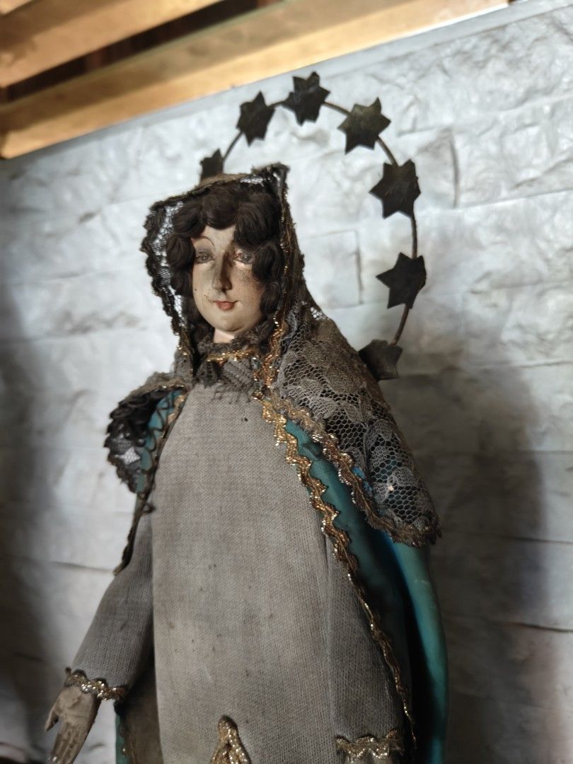 Antique Religious Statue of Immaculate Conception (Category: Religious Items) located in Manila. Submitted by makkieenri69972 (Listing ID 1423298704, Image 2). Description: - Antique religious statue - Figure with halo and detailed face - Long, light-colored robe with gold accents - Teal cape - Mounted on a wooden base - Visible hands - Perfect for collectors.