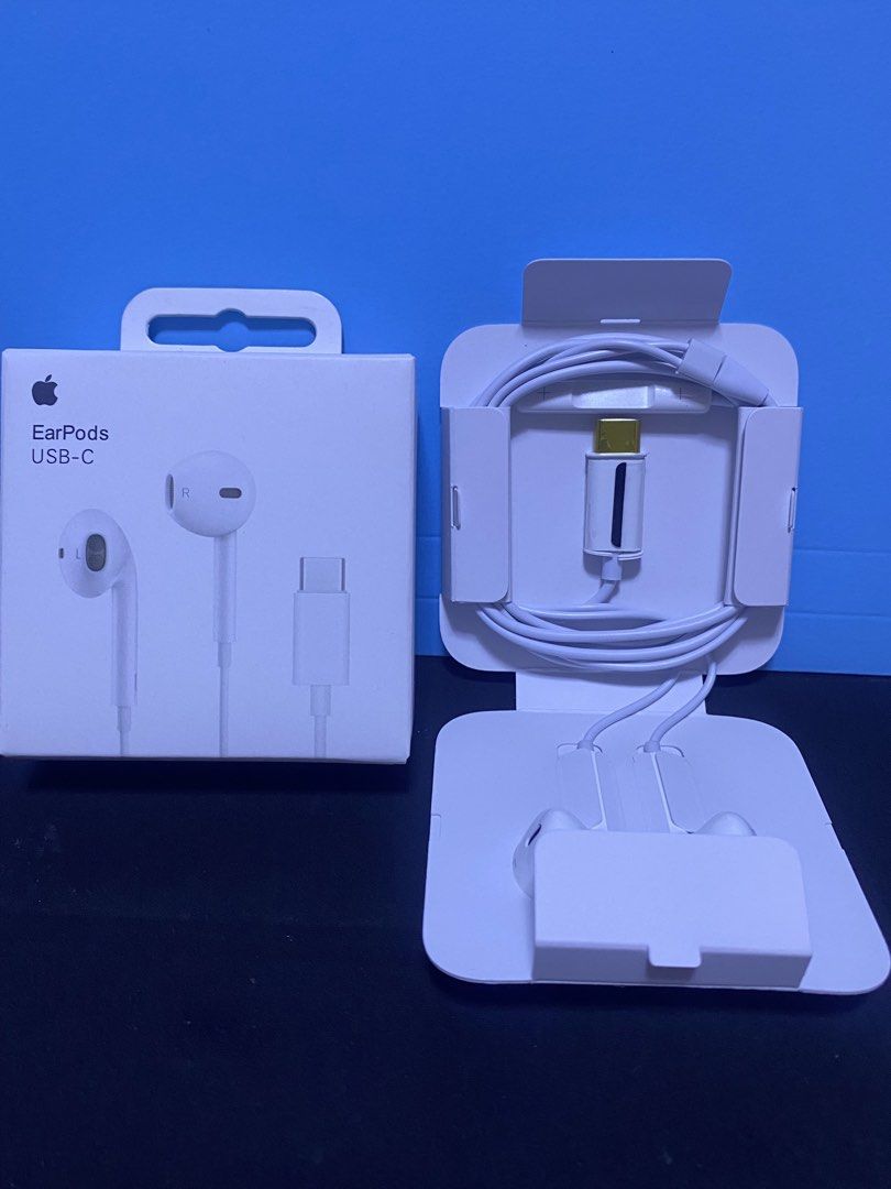Apple EarPods USB-C (Category: Earphones) located in Manila. Submitted by dimple162 (Listing ID 1423370445, Image 1). Description: .