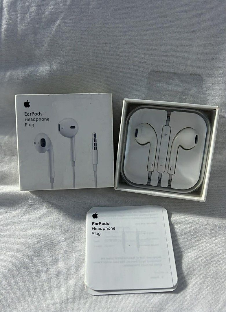Apple EarPods with 3.5 mm Headphone Plug (Category: Earphones) located in Manila. Submitted by onlineshopping22 (Listing ID 1423270649, Image 1). Description: - Genuine Apple EarPods with 3.5 mm headphone plug - Includes original box and documentation - Color: White - Brand new, in original packaging - Features the Apple logo and EarPods name on the box.