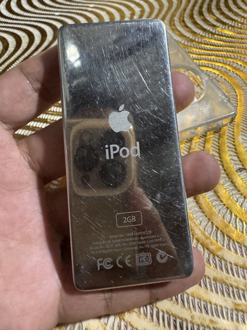 Apple iPod nano 1st generation 2GB (Category: Portable Music Players) located in Quezon City. Submitted by angace13 (Listing ID 1423372284, Image 3). Description: selling my ipod nano 1st gen 2gb no issue ready to use battery still good with case with charger with songs already walang sakit sa ulo fast sync pm nlng sa interested ty.