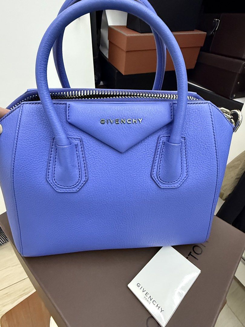 Auth Givenchy Antigona small (Category: Luxury Bags & Wallets) located in Manila. Submitted by littleempress (Listing ID 1423279329, Image 2). Description: Comes with dustbag, cards and paper bag, used twice only RFS: decluttering.
