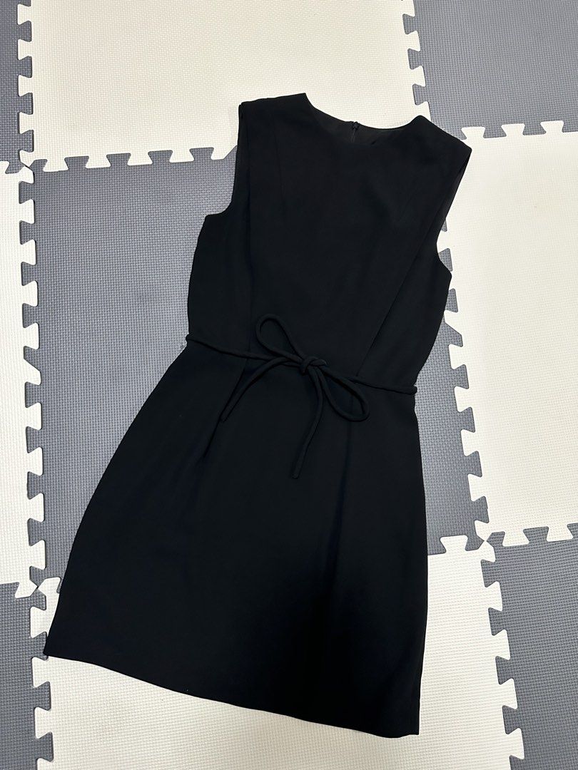 A|X Armani Exchange Black Dress (Category: Dresses) located in Malabon City. Submitted by crayoncedie (Listing ID 1423377282, Image 2). Description: Sleeveless black dress from A|X Armani Exchange. Features a tie-waist detail and a zipper closure at the back. The dress has a simple, elegant design suitable for various occasions. XS to Small.