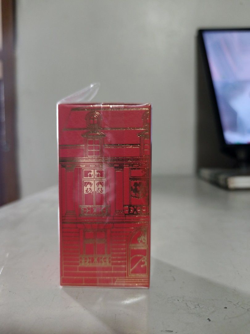 Baccarat Rouge 540 Extrait de Parfum 35ml (Category: Fragrance & Deodorants) located in Quezon City. Submitted by glitz4chix (Listing ID 1423322405, Image 2). Description: - Baccarat Rouge 540 Extrait de Parfum - 35ml / 1.18 fl. oz. - Extrait de Parfum - Red box with gold accents - Includes original box with barcode.