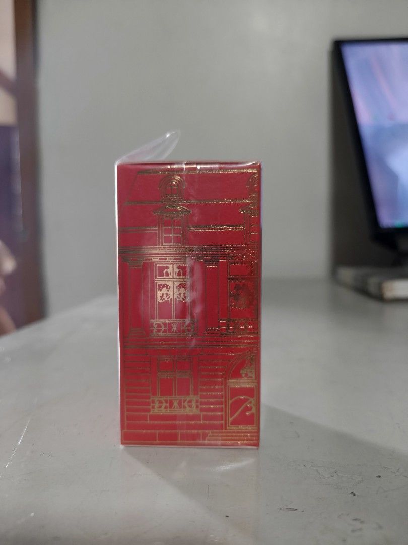 Baccarat Rouge 540 Extrait de Parfum 35ml (Category: Fragrance & Deodorants) located in Quezon City. Submitted by glitz4chix (Listing ID 1423322405, Image 3). Description: - Baccarat Rouge 540 Extrait de Parfum - 35ml / 1.18 fl. oz. - Extrait de Parfum - Red box with gold accents - Includes original box with barcode.