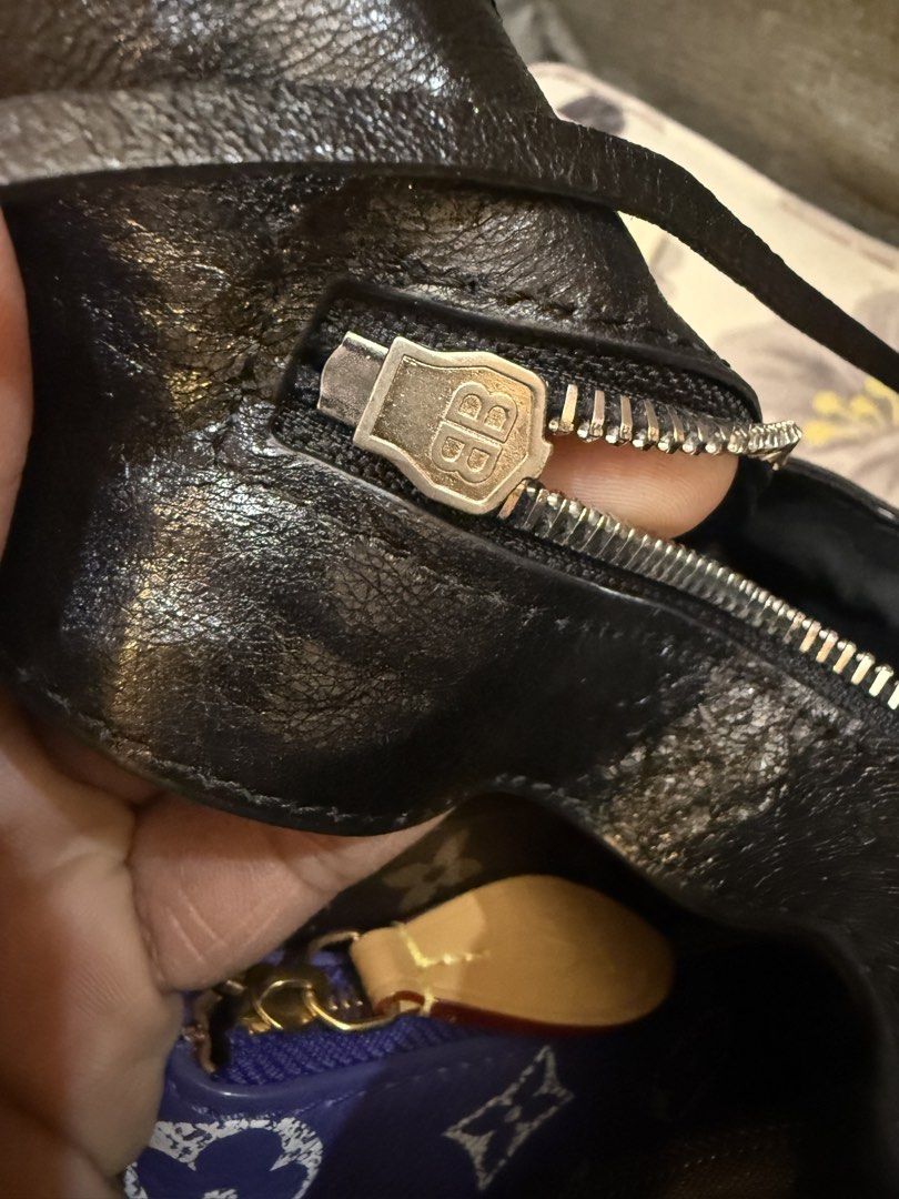 Balenciaga Classic City Handbag (Category: Luxury Bags & Wallets) located in Manila. Submitted by thebodega88 (Listing ID 1423318005, Image 3). Description: -Balenciaga Cagol City handbag CODED NAPPA LEATHER NO FLAWS - Color: Black - Silver-tone hardware (studs, buckles) - Top handle - Zip closure - Interior leather tag with brand name - Front zip pocket - Includes keys and key ring - Made in Italy.