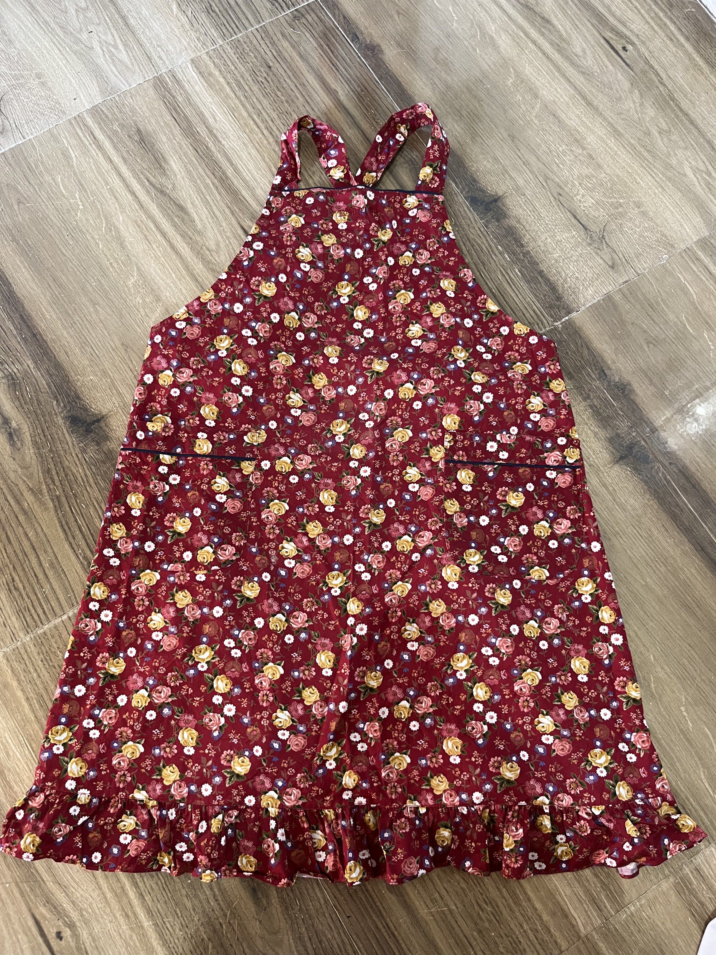 BALMAIN PARIS APRON (Category: Luxury Accessories) located in Bulacan. Submitted by letsfindukaywithme (Listing ID 1423262665, Image 1). Description: Balmain Paris Apron Like new 100% cotton +sf payment first Ship via J&T.