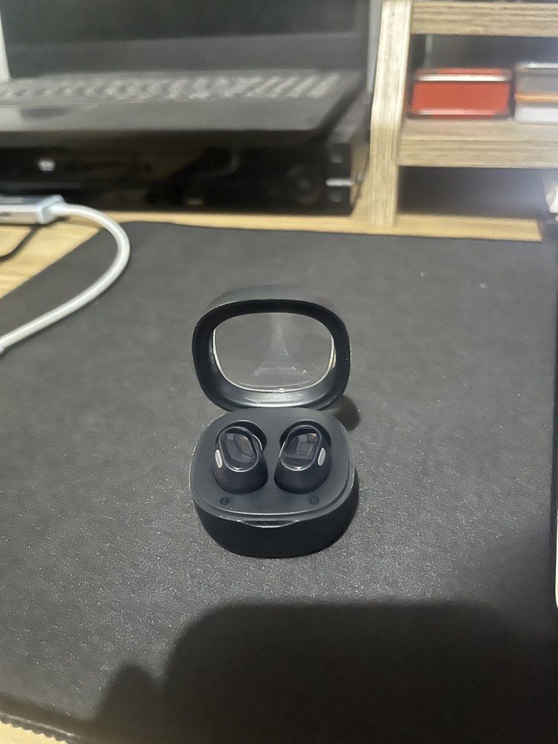 Baseus Earbuds Wireless (Category: Earphones) located in Mandaluyong City. Submitted by tacotonk (Listing ID 1423316894, Image 1). Description: - Baseus earbuds - Black color - Charging case included - Black charging case with transparent lid.